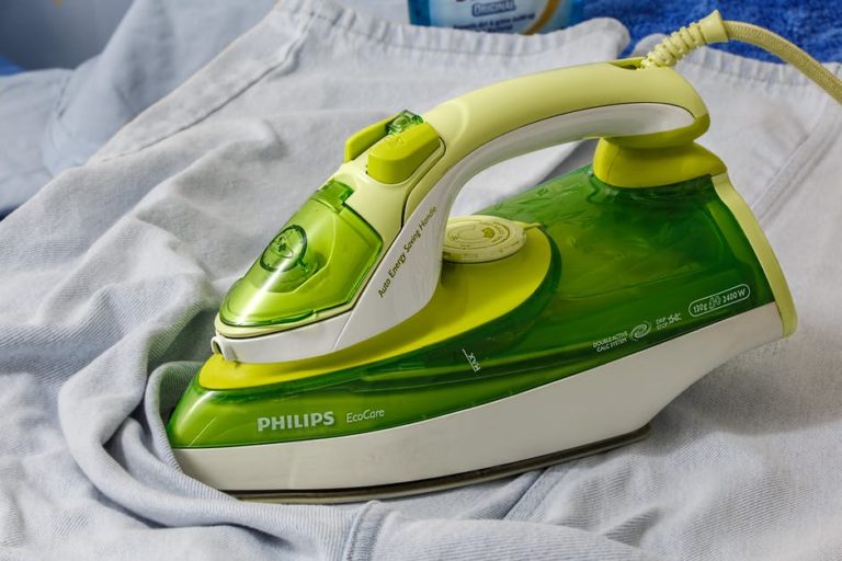 ironing iron press clothing 53422 768x512