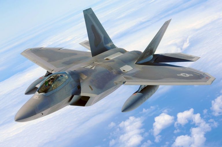 military raptor jet f 22 airplane 40753 768x511